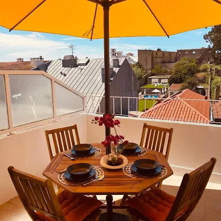 Com Patio Na Rua Principal Da Apartment Porto