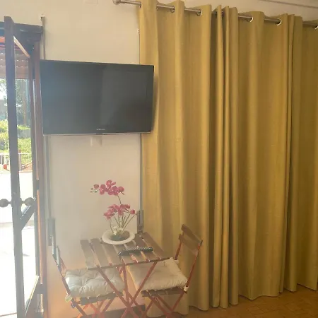 Com Patio Na Rua Principal Da * פורטו