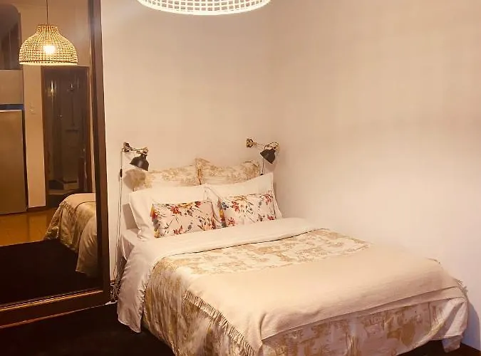 Appartement Com Patio Na Rua Principal Da *